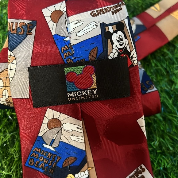 Disney Tie Mickey on Vacation GUC - Picture 6 of 11